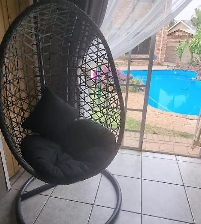 Apartamento Funky Dot Sleeping Spot Kempton Park Exterior foto