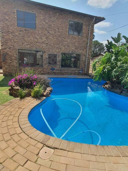 Apartamento Funky Dot Sleeping Spot Kempton Park Exterior foto
