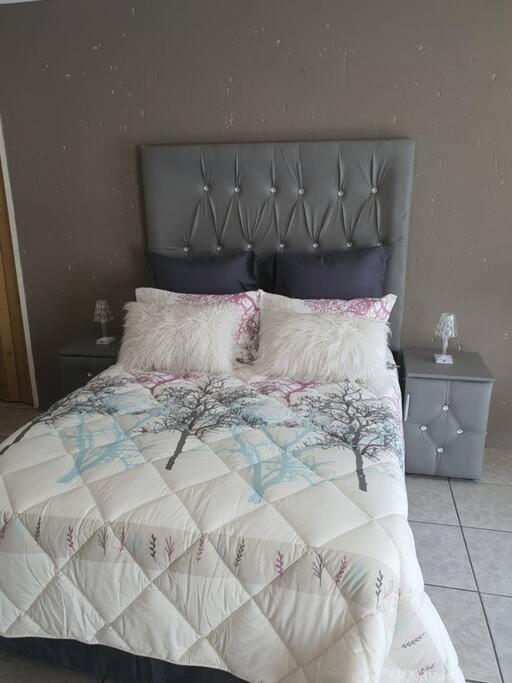 Apartamento Funky Dot Sleeping Spot Kempton Park Exterior foto