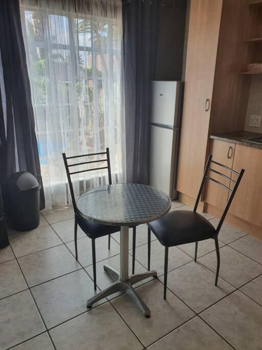 Apartamento Funky Dot Sleeping Spot Kempton Park Exterior foto